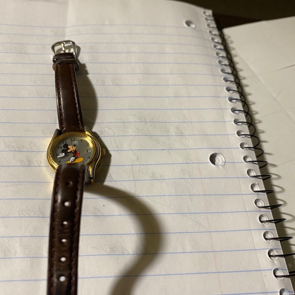 Women’s classic Mickey watch with date - Picture 1 of 3
